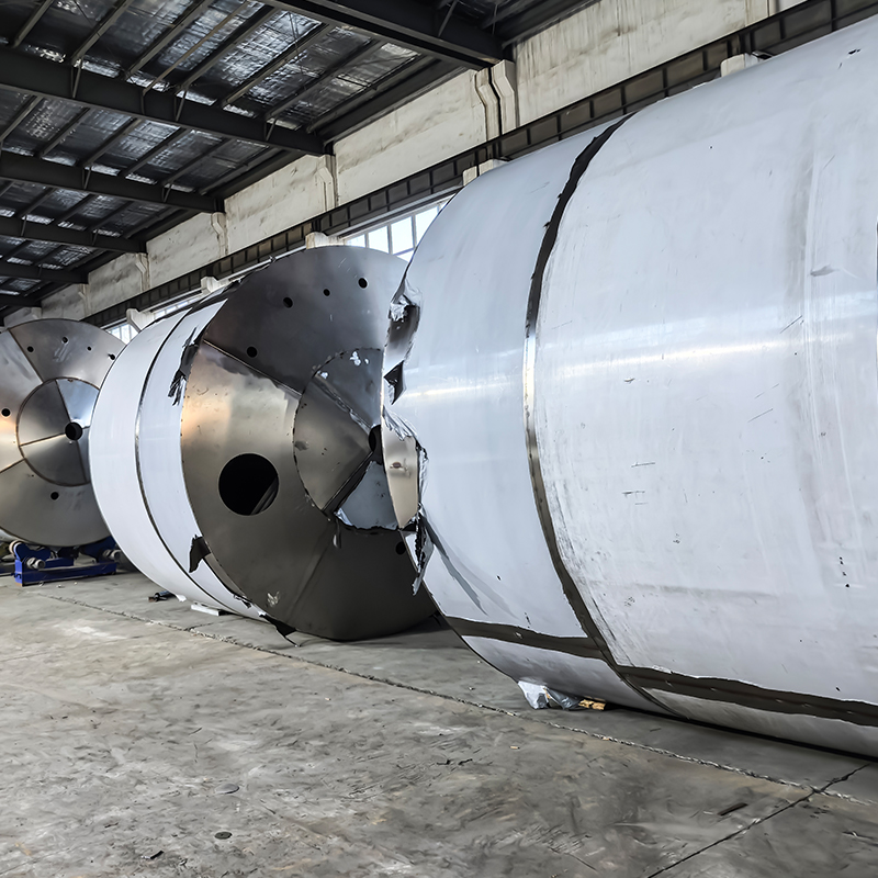 Ruostumattomasta teräksestä valmistetut varastosäiliöt